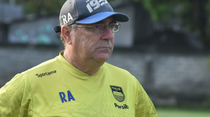 mantan pelatih Persib