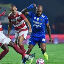 Madura United vs Persib Bandung