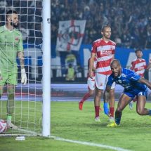 Persib vs Madura