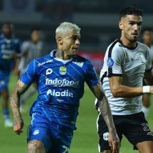 Persib Bandung vs RANS Nusantara