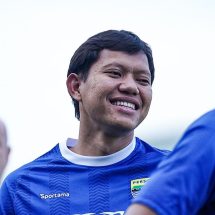 Biodata Pemain Persib Adam Alis.