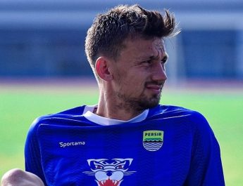 Gelandang Asing Persib