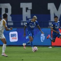 Persib Bandung vs Dewa United
