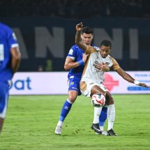 Persib Bandung vs Dewa United