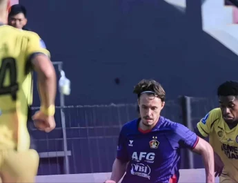 pertandingan Persik Kediri vs Persib Bandung